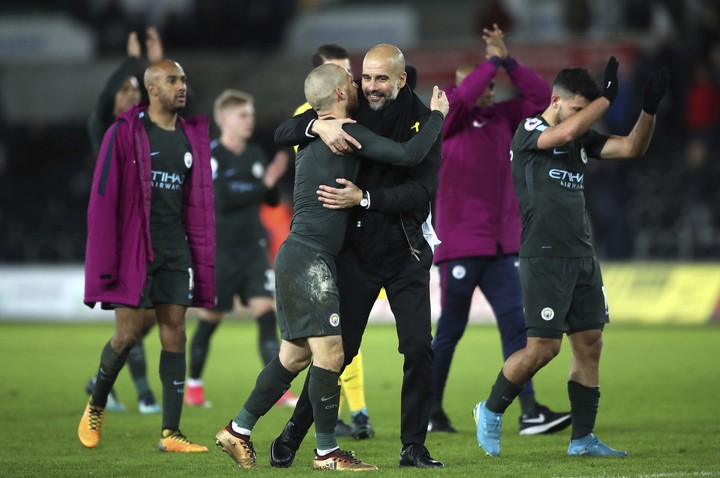 Guardiola získal v Anglicku prvú trofej, ManCity prekonal Arsenal